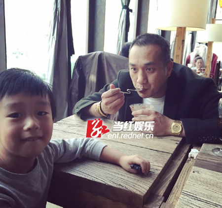 黄觉表情鬼马眼神有爱