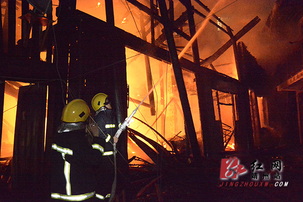 靖州县“3.16”火灾救援现场  陈时贵 摄