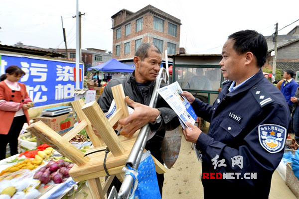 此次赶鸟节的禁毒宣传活动中，共发放禁宣传资料20000余份， 受教育人数6000余人。