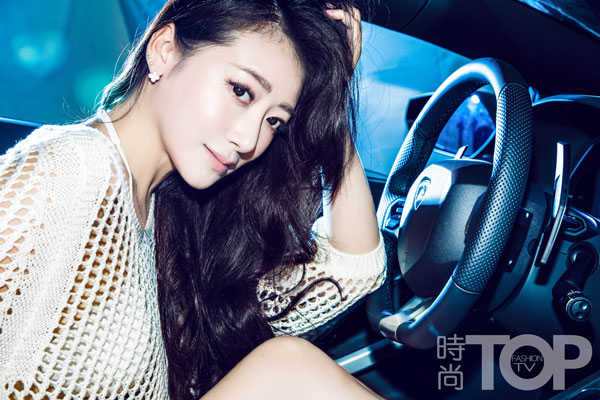 陈紫函尽显女人味