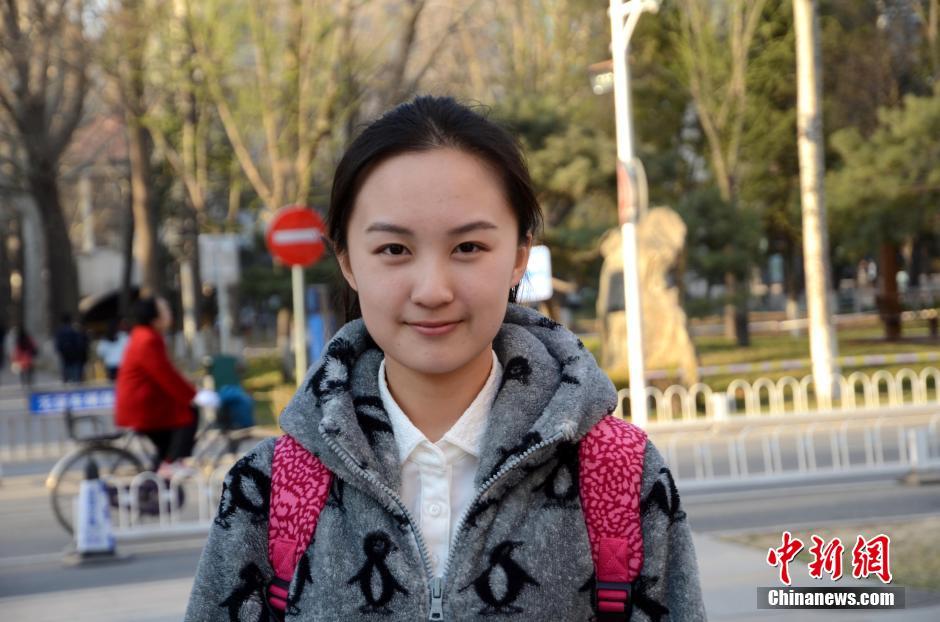 传媒大学播音主持复试结束 清纯美女尽现