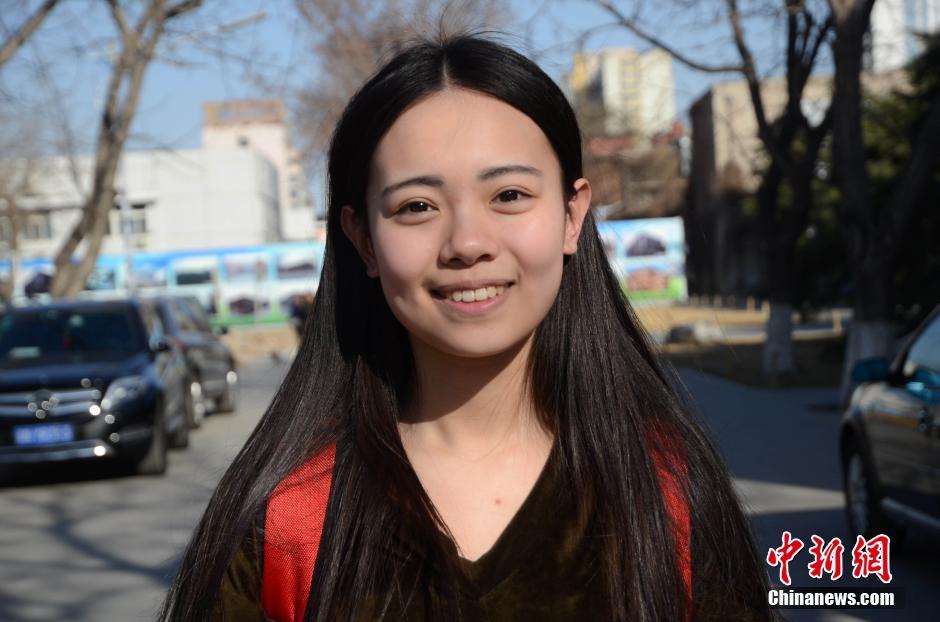 传媒大学播音主持复试结束 清纯美女尽现