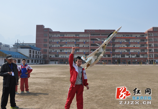 张家界800多名中小学生参加“1+1”运动会（图）