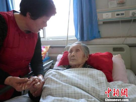 97岁婆婆早年丧夫丧子养儿媳同历遭遇后不离不弃