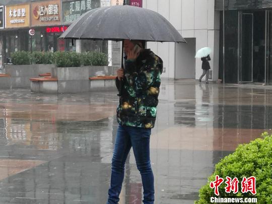 西安气温如坐“过山车”市民感慨“春如四季”