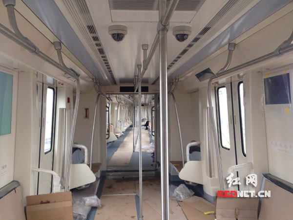 长沙地铁2号线西延线首列车辆抵长 今年底试运