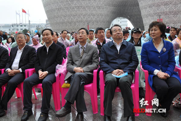 湖南醴陵陶瓷博览会开幕 百余件国家级大师作
