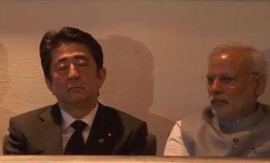 安倍参加李光耀国葬睡觉被直播