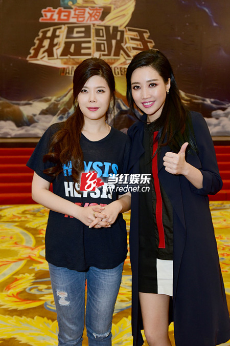 A-Lin忙不停成我是铁人 与韩星李世珍合体互