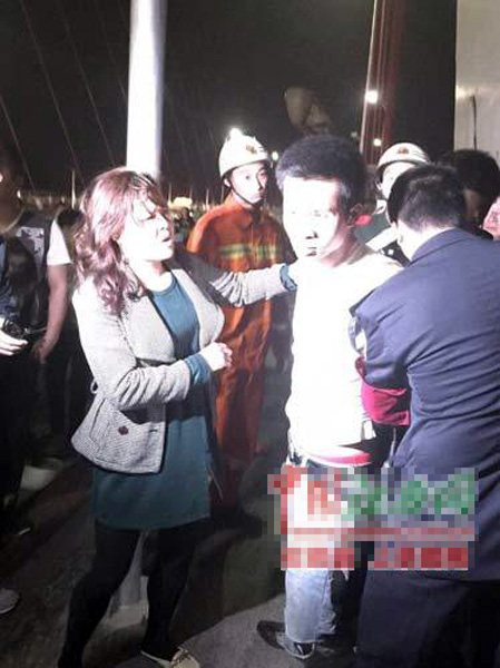 南昌：男子吸毒后携幼女跳桥