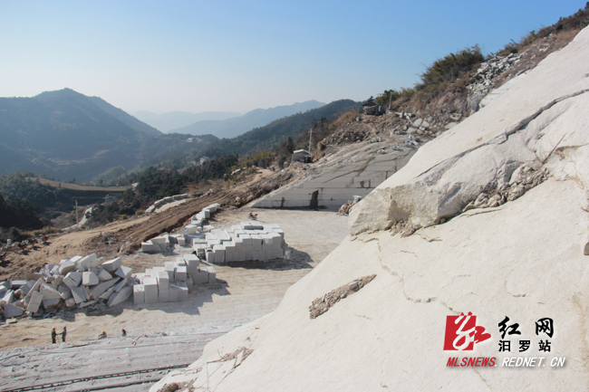 汨罗玉池乡境内的花岗岩矿区