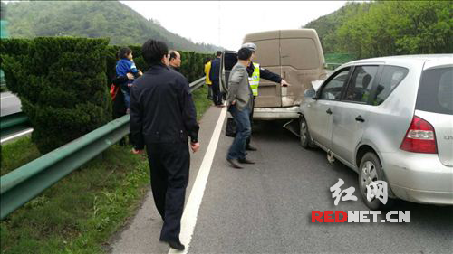 图为京港澳高速和沪昆高速部分事故现场