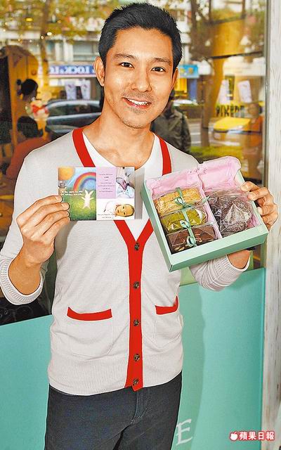 立威廉现场更和大家分享女儿的满月蛋糕