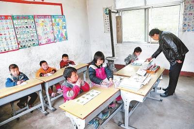 一乡村教师大山里坚守38年学校仅6名学生