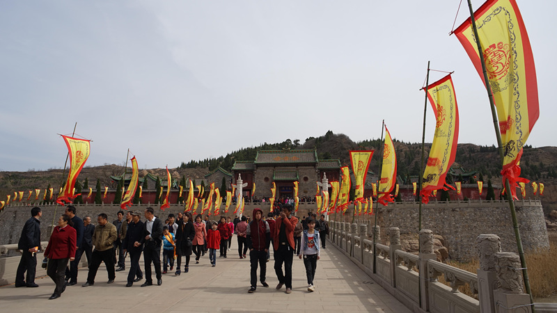 山西临汾：5000多民众清明节祭拜尧陵【4】