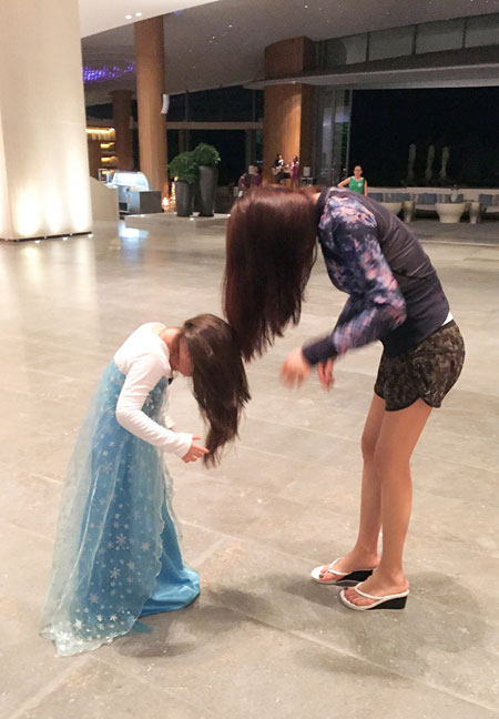 刘涛与女儿搞怪照
