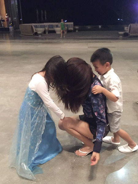 刘涛与女儿搞怪照