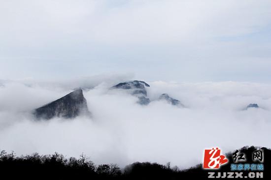 天门四月天 春雪云海齐露脸