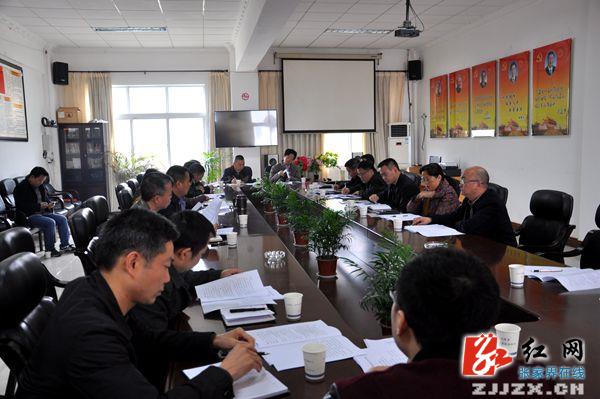 武陵源：朱用文、褚新年深入军地坪街道调研城市管理工作