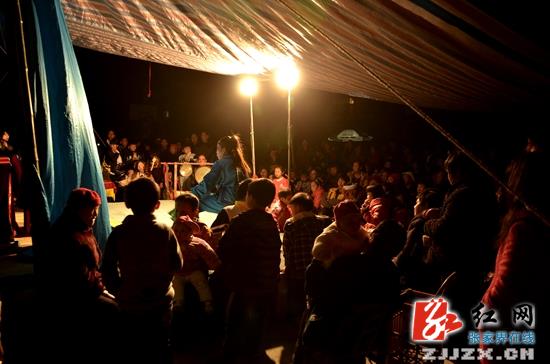 武陵源：“百姓戏台”活跃社区居民文化生活