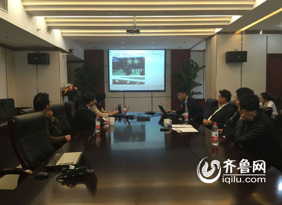 齐鲁网首次采取庭审直播+座谈会的形式，在案件审理的同时对案件展开实时互动交流。图为座谈会现场。