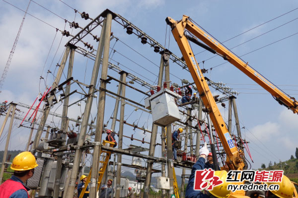 电力构架的“五线谱”,弹奏年度“春检”之歌。