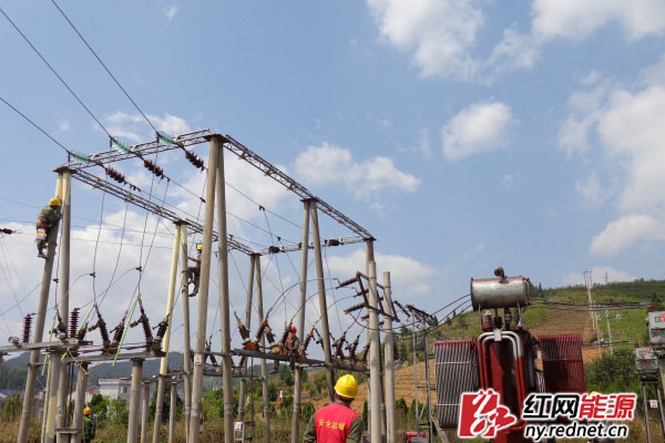 对变压器进行防腐处理。