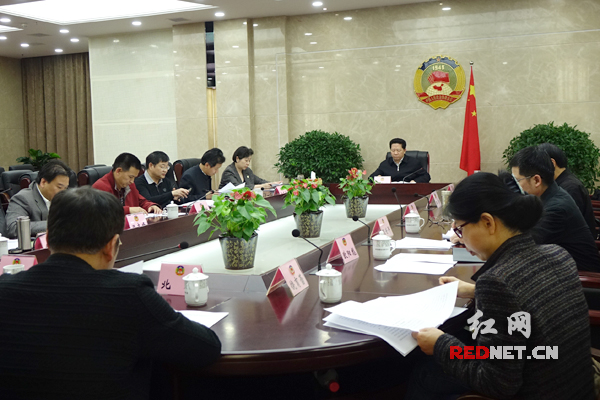 4月21日下午，湖南省政协召开新兴产业调研汇报会。