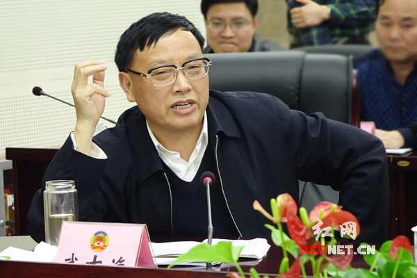 湖南省政协副主席武吉海主持会议。