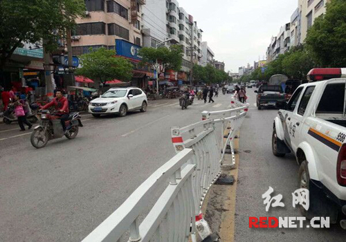 隆回交警勘察事故现场