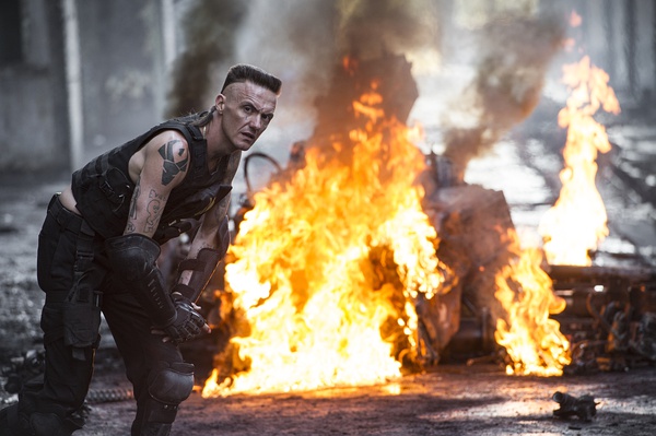 影片再现了南非地下世界的混乱