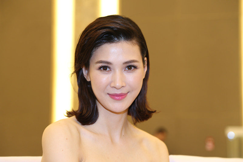 童蕾甜美微笑