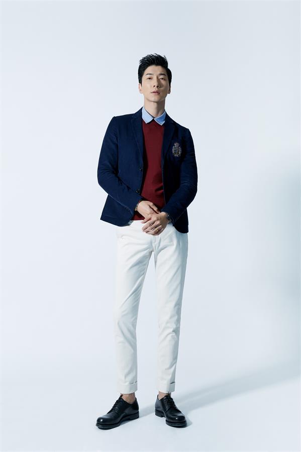 《中韩时尚王》开播 张亮金钟国上演最强体力