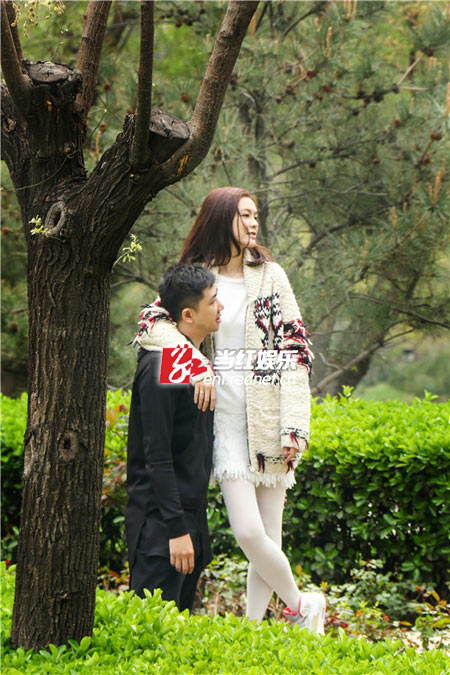 李艾撒娇求抱抱