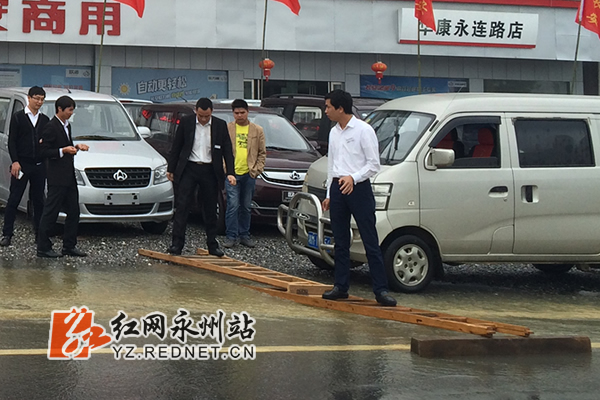 水管破裂给周边市民带来不便