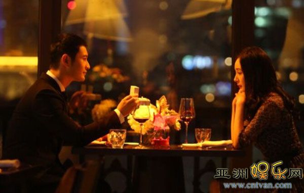 电影《何以》点映开启 钻石世家为全城情侣送