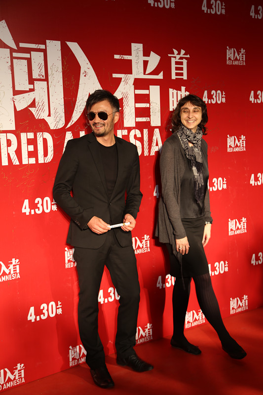 曹卫宇西装亮相