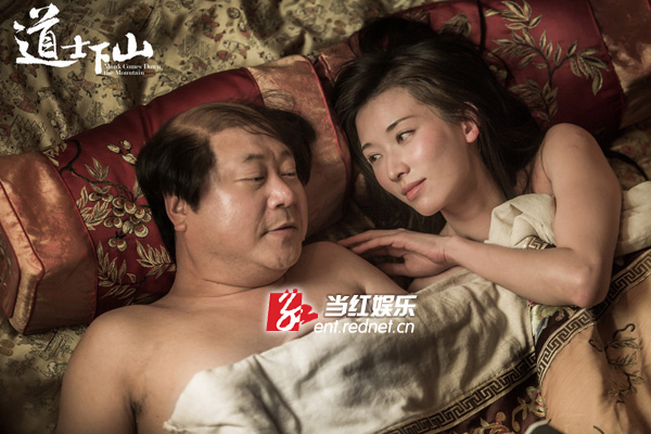 范伟与林志玲恩爱亲昵