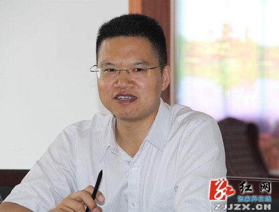 慈利县委副书记(排第一)、副县长高靖生对重点项目现场办公