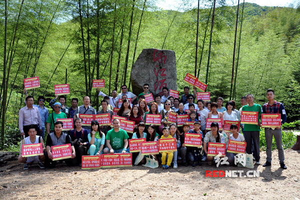 5月2日，60多名环保志愿者走进湘江源头。