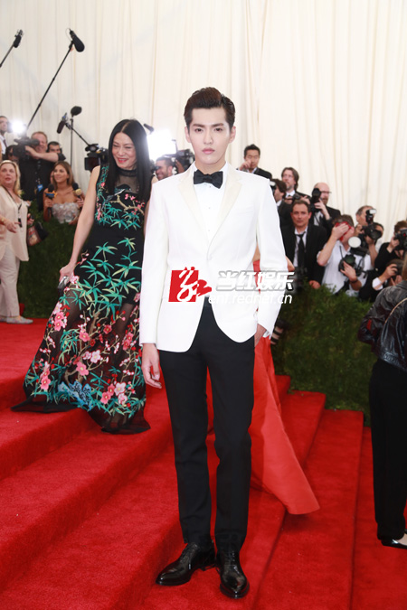 吴亦凡亮相Met Ball绅士风范