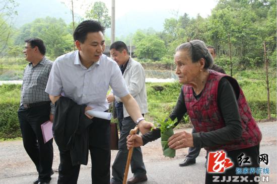 永定区：祝云武深入建设扶贫联系点走访调研