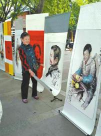 五旬儿子画母成瘾三年画近百幅《母亲》（图）