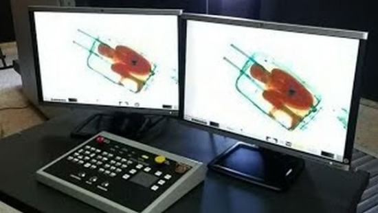 8岁男童藏行李箱欲偷渡西班牙与父团聚被查获（图）