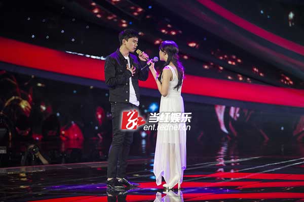 张杰与学员动情对视合唱《可惜不是你》