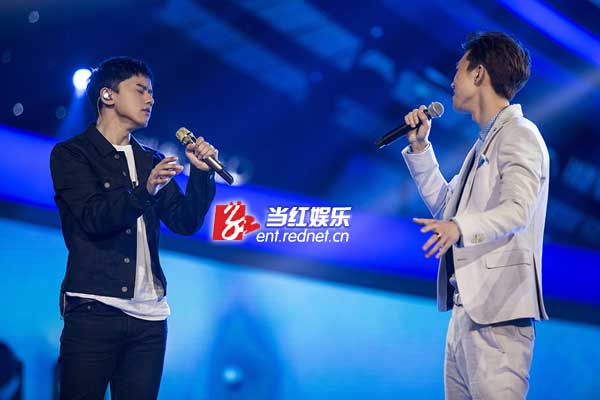 张杰与学员齐晨宇天籁改编《不让我的眼泪陪我过夜》