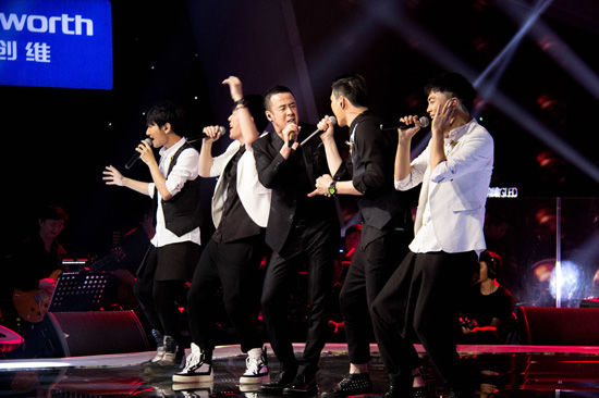 杨坤变身“新元芳”震撼开嗓 催生张杰