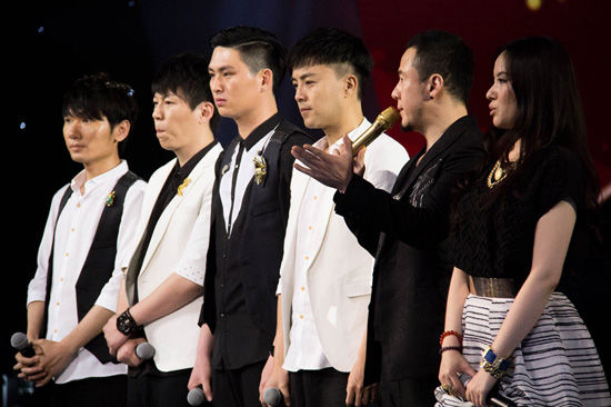 杨坤变身“新元芳”震撼开嗓 催生张杰