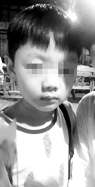 卖花男童遭妈妈打网友以为被拐 一查DNA确系亲生(图)