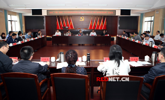　(2015’中国非公有制经济发展论坛组委会召开第一次会议。